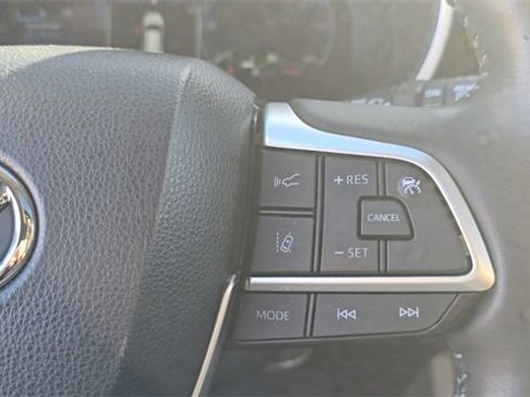 Used 2023 Toyota Highlander Limited image 23