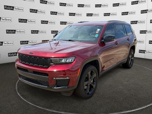 Used 2025 Jeep Grand Cherokee L Limited w/ Black Appearance Package RWD image 2