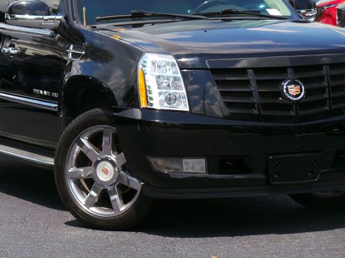 Used 2013 Cadillac Escalade EXT Luxury AWD/4WD image 19