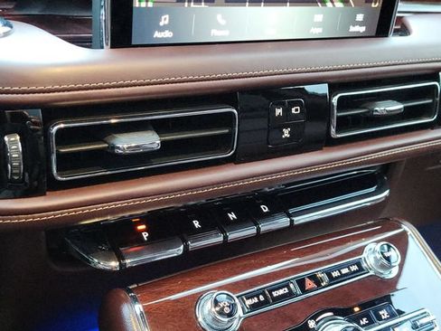 Certified 2024 Lincoln Aviator Black Label AWD/4WD image 31