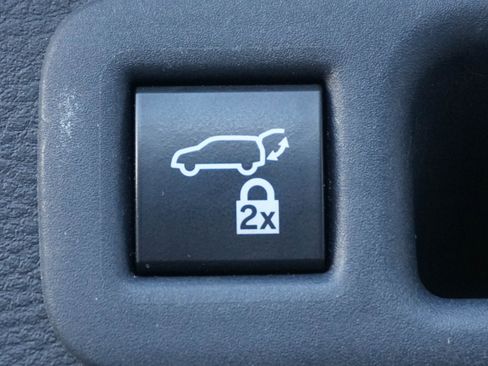 Used 2021 Toyota Sienna Limited image 34