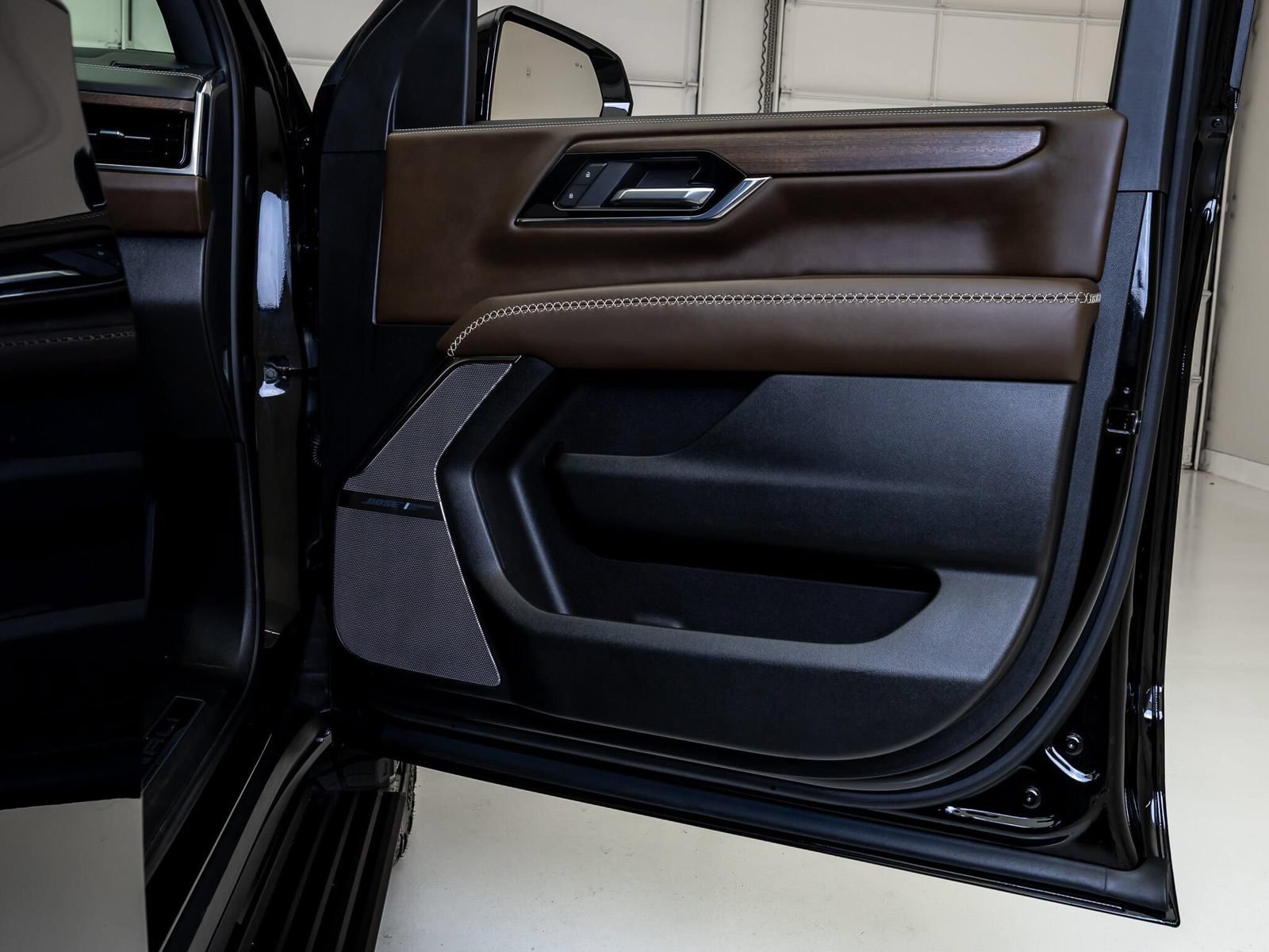 Used 2025 GMC Yukon Denali Ultimate AWD/4WD image 39