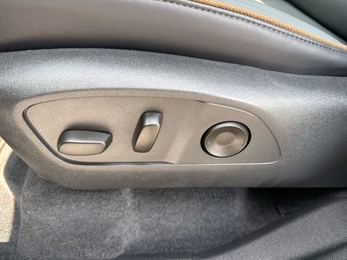 Used 2025 GMC Acadia AT4 AWD/4WD image 14