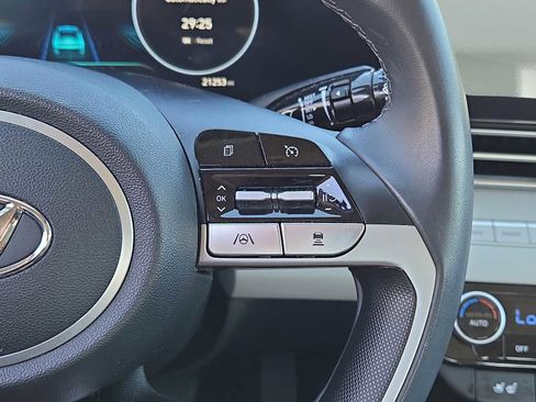 Used 2023 Hyundai Elantra Limited image 21