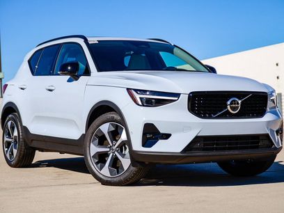 New 2026 Volvo XC40 B5 Plus w/ Protection Package Premier
