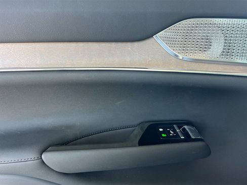 Used 2025 Volvo EX90 Ultra image 13