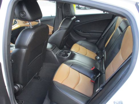 Used 2016 Chevrolet Volt Premier w/ Driver Confidence Package image 11
