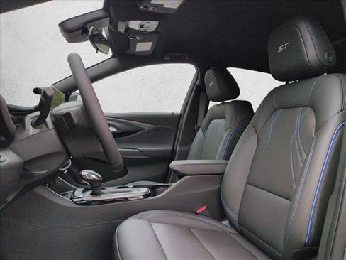 New 2026 Buick Envista Sport Touring w/ Convenience I Package FWD image 4