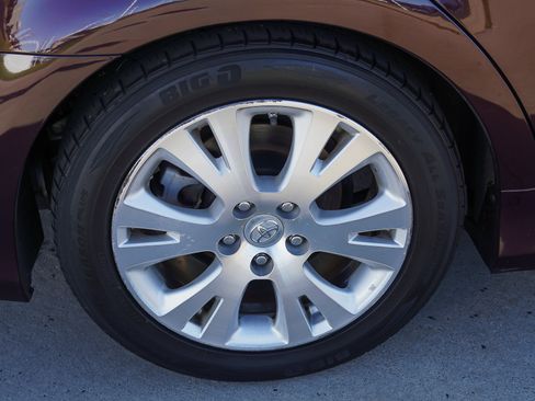 Used 2011 Toyota Avalon FWD image 11