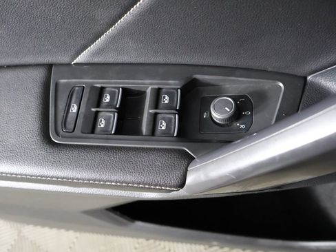 Used 2024 Volkswagen Tiguan SE w/ Panoramic Sunroof Package AWD/4WD image 36