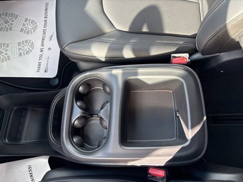 New 2026 Chrysler Pacifica Select image 10