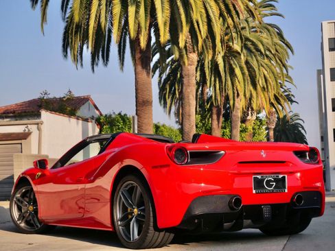 Used 2019 Ferrari 488 Spider image 11