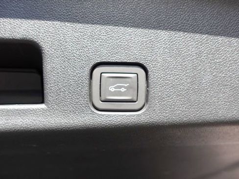 Used 2025 GMC Acadia Elevation image 28