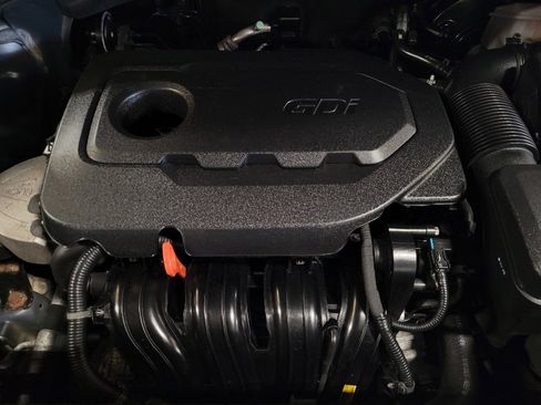 Used 2018 Hyundai Santa Fe Sport image 30