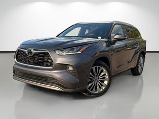 Used 2023 Toyota Highlander Platinum video 1