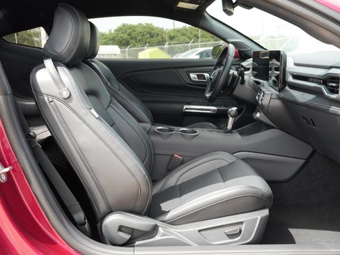 Used 2025 Ford Mustang GT Premium RWD image 26