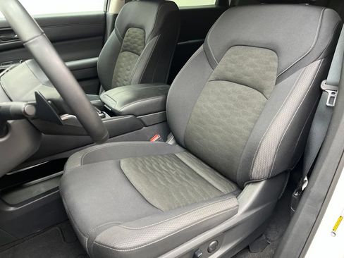 Used 2025 Nissan Pathfinder SV AWD/4WD image 17