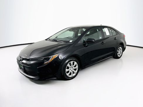 Used 2025 Toyota Corolla LE FWD image 3
