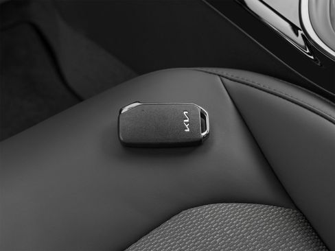 Certified 2025 Kia Niro LX FWD image 38