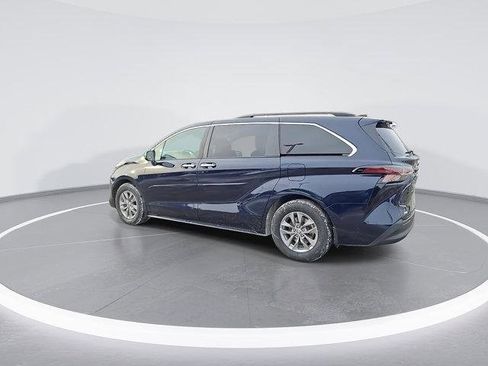 Certified 2023 Toyota Sienna XLE image 8