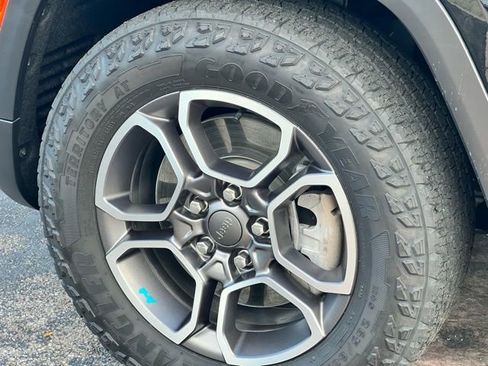 Used 2022 Jeep Grand Cherokee Trailhawk w/ Advanced Protech Group II image 21