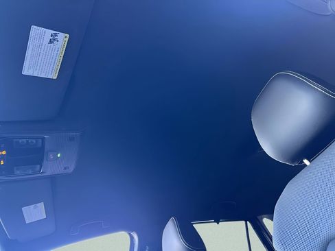 Used 2025 Volkswagen Atlas Cross Sport SE image 22