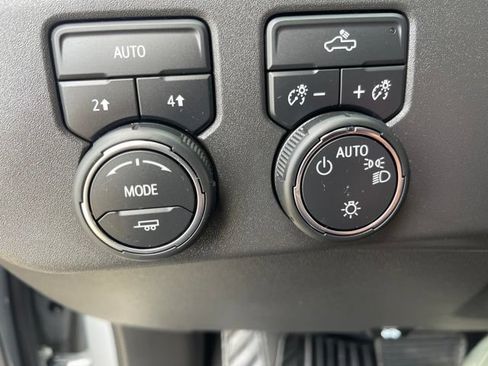Used 2023 Chevrolet Silverado 1500 LT AWD/4WD image 17