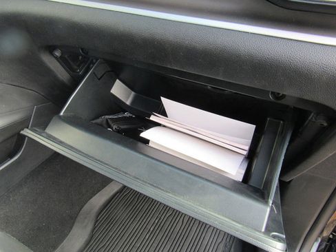 Used 2022 Ford Explorer XLT w/ Equipment Group 202A image 16