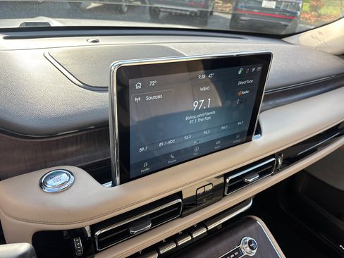 Certified 2023 Lincoln Aviator Reserve w/ Equipment Group 201A image 21