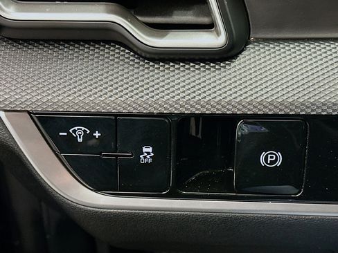 Used 2024 Kia Sportage LX image 17