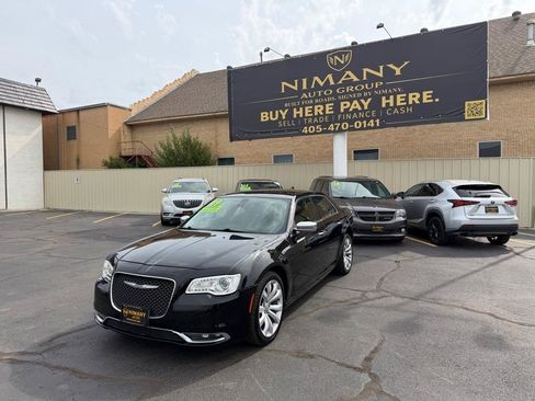 Used 2019 Chrysler 300 Limited RWD image 3