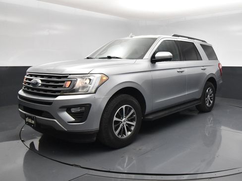 Used 2021 Ford Expedition XLT RWD image 2