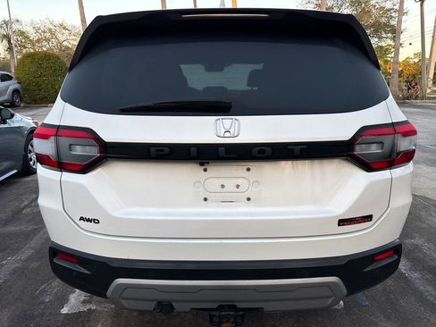 Used 2023 Honda Pilot TrailSport image 5