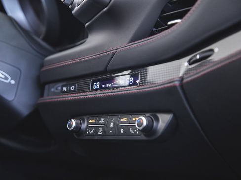 Used 2023 Ferrari F8 Tributo image 36