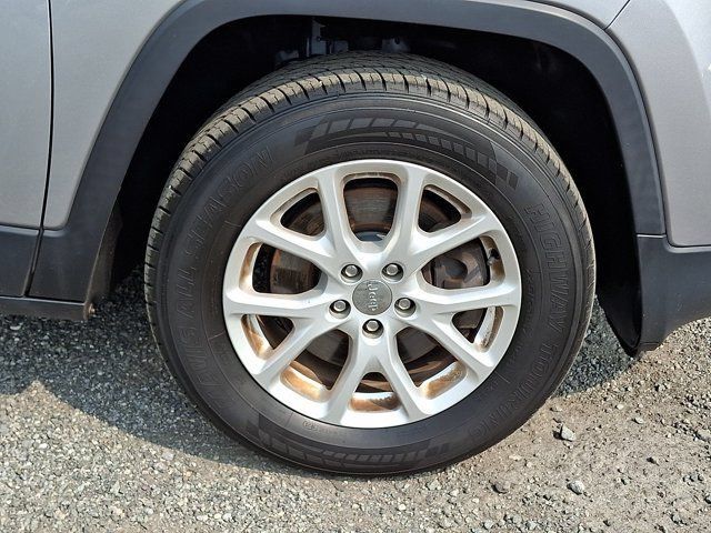 Certified 2018 Jeep Cherokee Latitude Plus AWD/4WD image 11