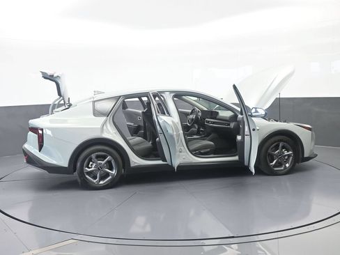 Used 2025 Kia K4 FWD image 69