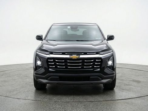 Used 2025 Chevrolet Equinox LT image 2
