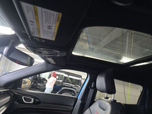 Used 2025 Jeep Compass Trailhawk w/ Trailhawk Elite Group image 8