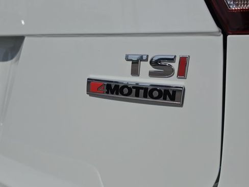 Used 2018 Volkswagen Tiguan SEL Premium AWD/4WD image 6