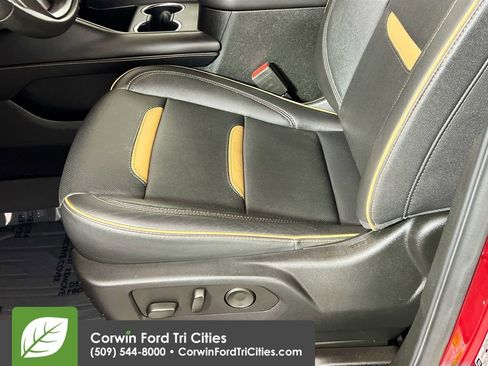 Used 2023 GMC Yukon AT4 w/ Technology Package image 24