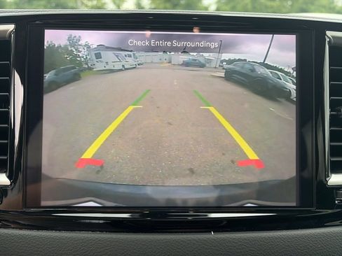 Used 2023 Chrysler Pacifica Touring-L FWD image 23