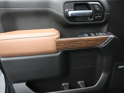 Used 2022 Chevrolet Silverado 2500 High Country w/ Z71 Off-Road Package image 13