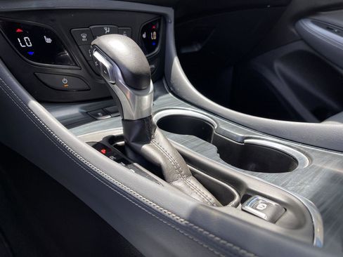 Used 2020 Buick Envision Essence FWD image 29