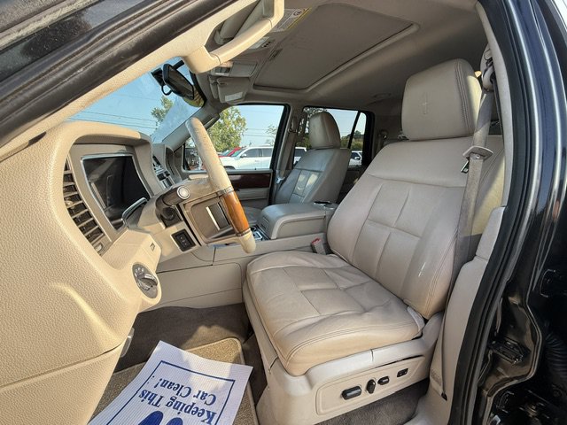 Used 2014 Lincoln Navigator 2WD image 9