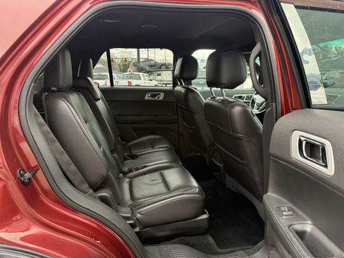 Used 2014 Ford Explorer XLT w/ Equipment Group 202A image 18