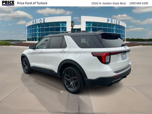 Used 2025 Ford Explorer ST-Line w/ ST-Line Street Pack image 7
