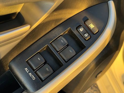 Used 2015 Toyota Prius Five image 35