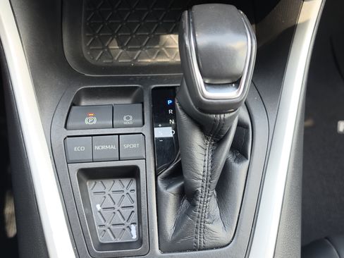 Used 2021 Toyota RAV4 XLE Premium FWD image 19