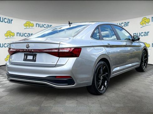 Used 2025 Volkswagen Jetta SE FWD image 6