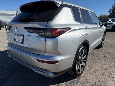 New 2026 Mitsubishi Outlander SE image 7